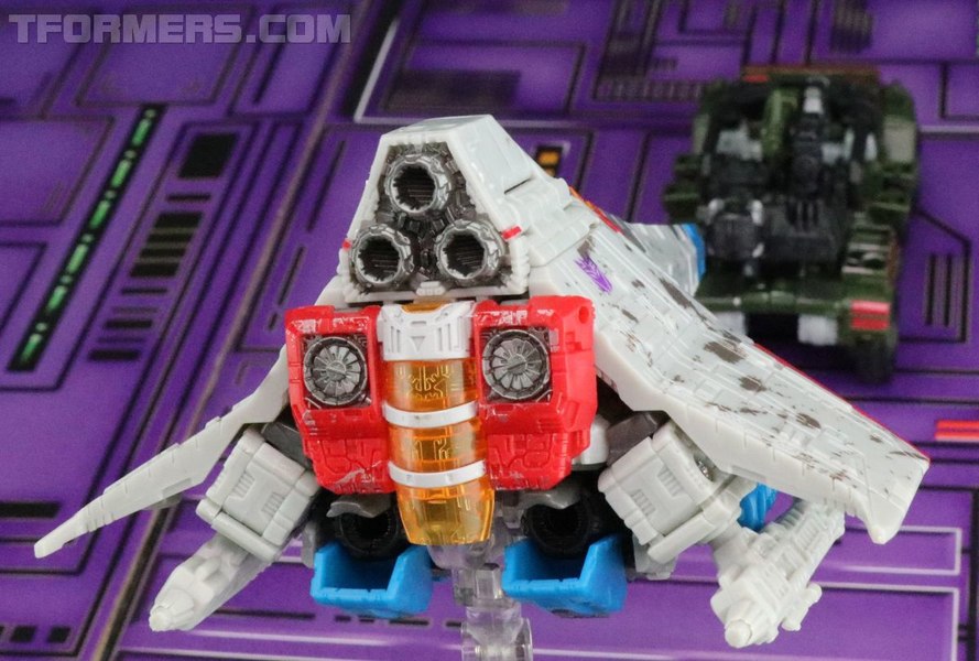 Review Siege War For Cybertron Trilogy Starscream Voyager  (48 of 52)